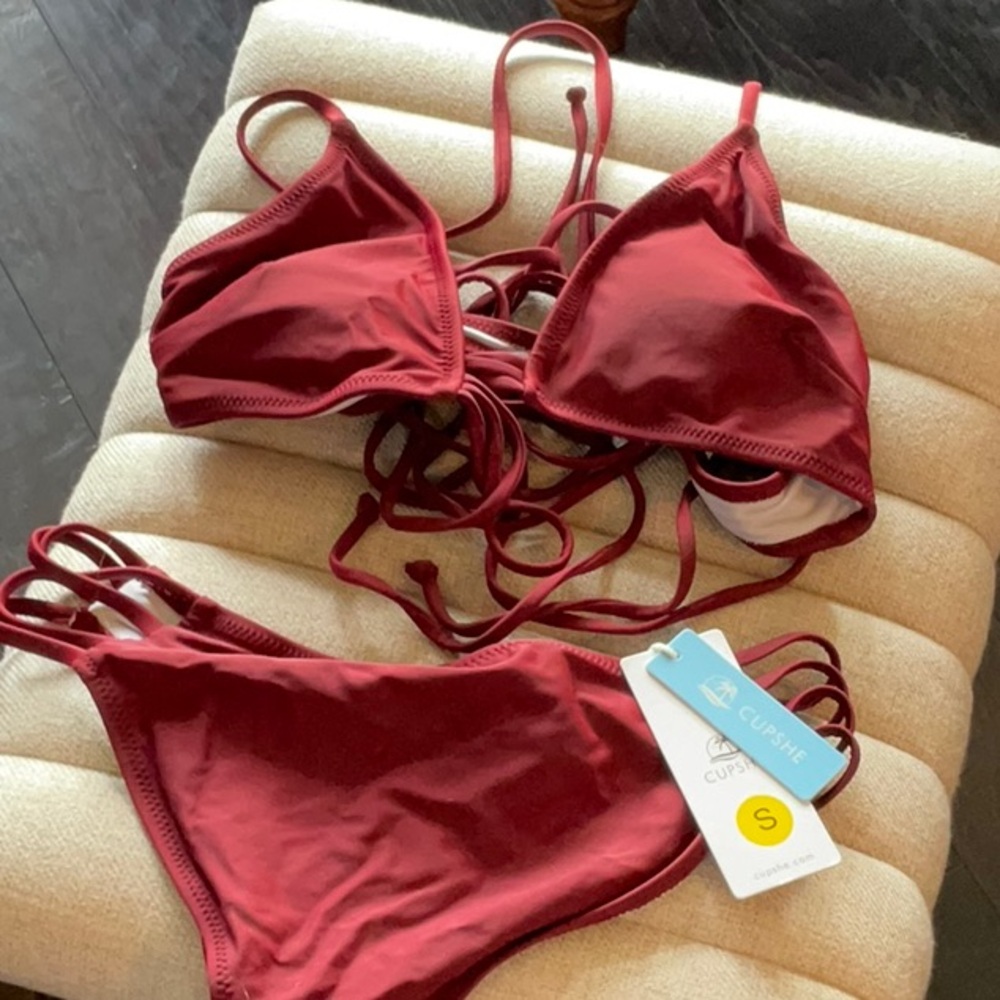 Burgundy bikini NEW , the bikini has several straps that go across center